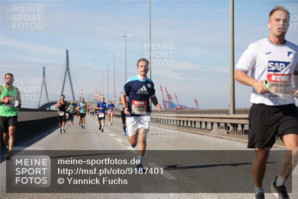 03.10.2025 - Köhlbrandbrückenlauf Yannick Fuchs http://msf.ph/oto/9187401 03.10.2025 11:45:55 Position 3 5011, 4250 meine-sportfotos.de