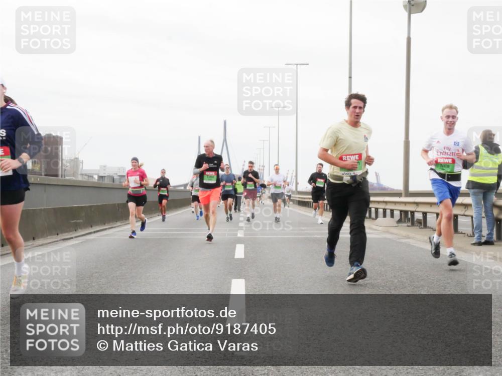03.10.2025 - Köhlbrandbrückenlauf Matties Gatica Varas http://msf.ph/oto/9187405 03.10.2025 15:50:13 Position 3  meine-sportfotos.de