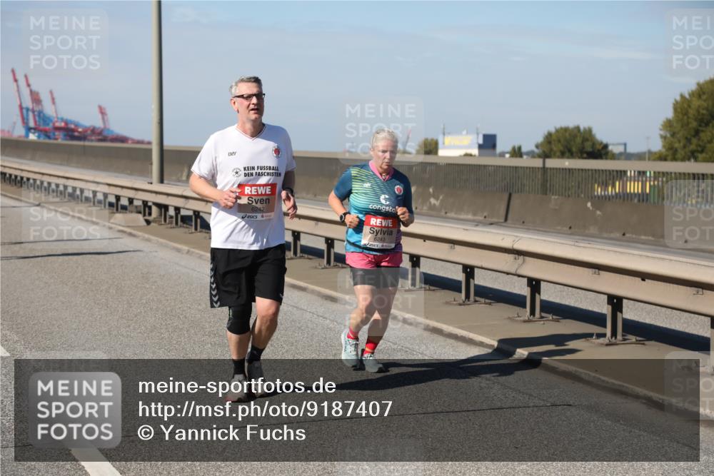 03.10.2025 - Köhlbrandbrückenlauf Yannick Fuchs http://msf.ph/oto/9187407 03.10.2025 12:06:40 Position 3 6242, 6243 meine-sportfotos.de