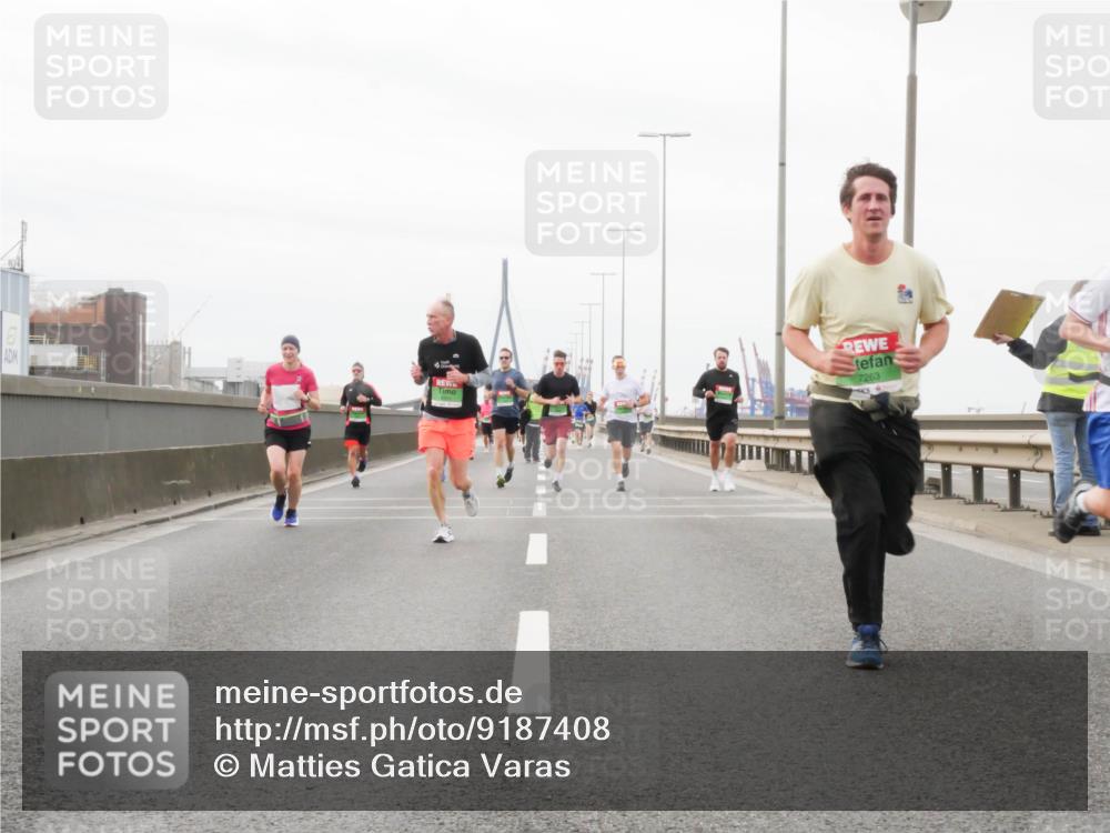 03.10.2025 - Köhlbrandbrückenlauf Matties Gatica Varas http://msf.ph/oto/9187408 03.10.2025 15:50:13 Position 3 7263 meine-sportfotos.de
