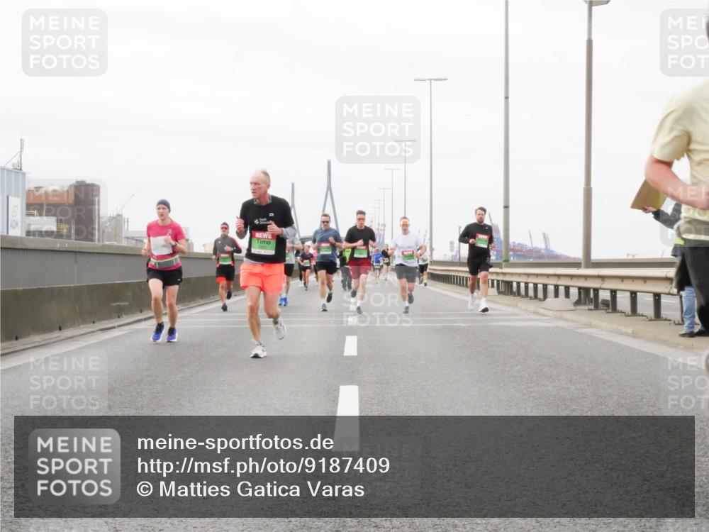 03.10.2025 - Köhlbrandbrückenlauf Matties Gatica Varas http://msf.ph/oto/9187409 03.10.2025 15:50:14 Position 3  meine-sportfotos.de