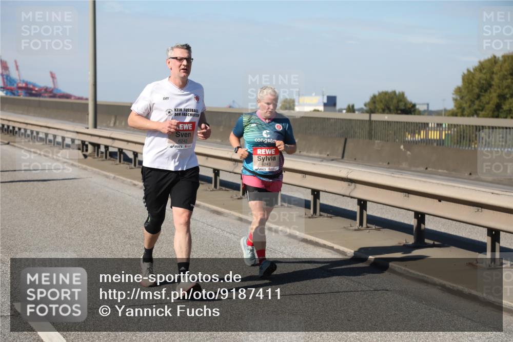 03.10.2025 - Köhlbrandbrückenlauf Yannick Fuchs http://msf.ph/oto/9187411 03.10.2025 12:06:40 Position 3 6242, 6243 meine-sportfotos.de