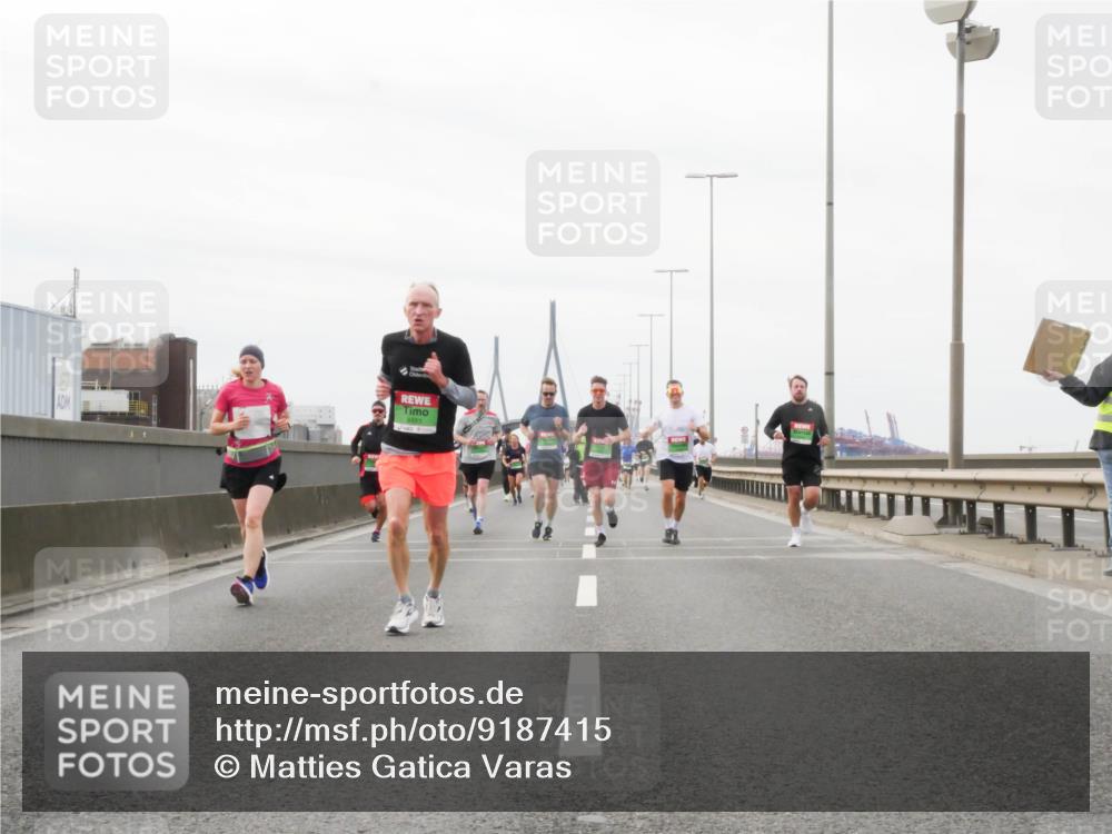 03.10.2025 - Köhlbrandbrückenlauf Matties Gatica Varas http://msf.ph/oto/9187415 03.10.2025 15:50:14 Position 3  meine-sportfotos.de