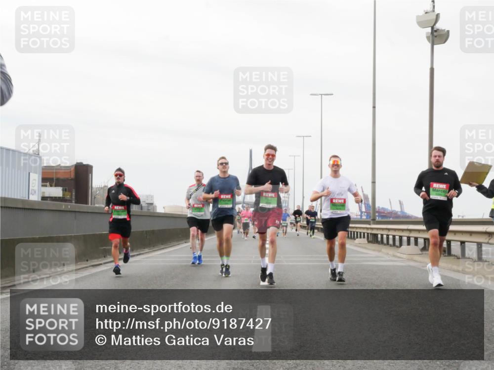 03.10.2025 - Köhlbrandbrückenlauf Matties Gatica Varas http://msf.ph/oto/9187427 03.10.2025 15:50:17 Position 3  meine-sportfotos.de