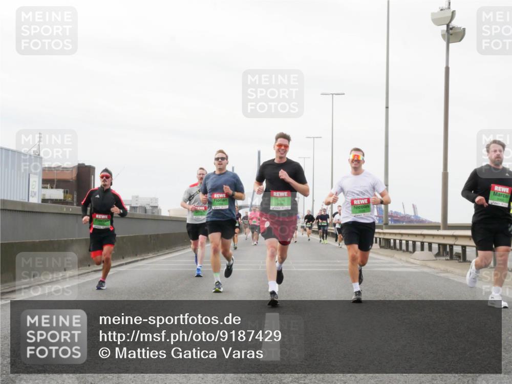 03.10.2025 - Köhlbrandbrückenlauf Matties Gatica Varas http://msf.ph/oto/9187429 03.10.2025 15:50:17 Position 3  meine-sportfotos.de