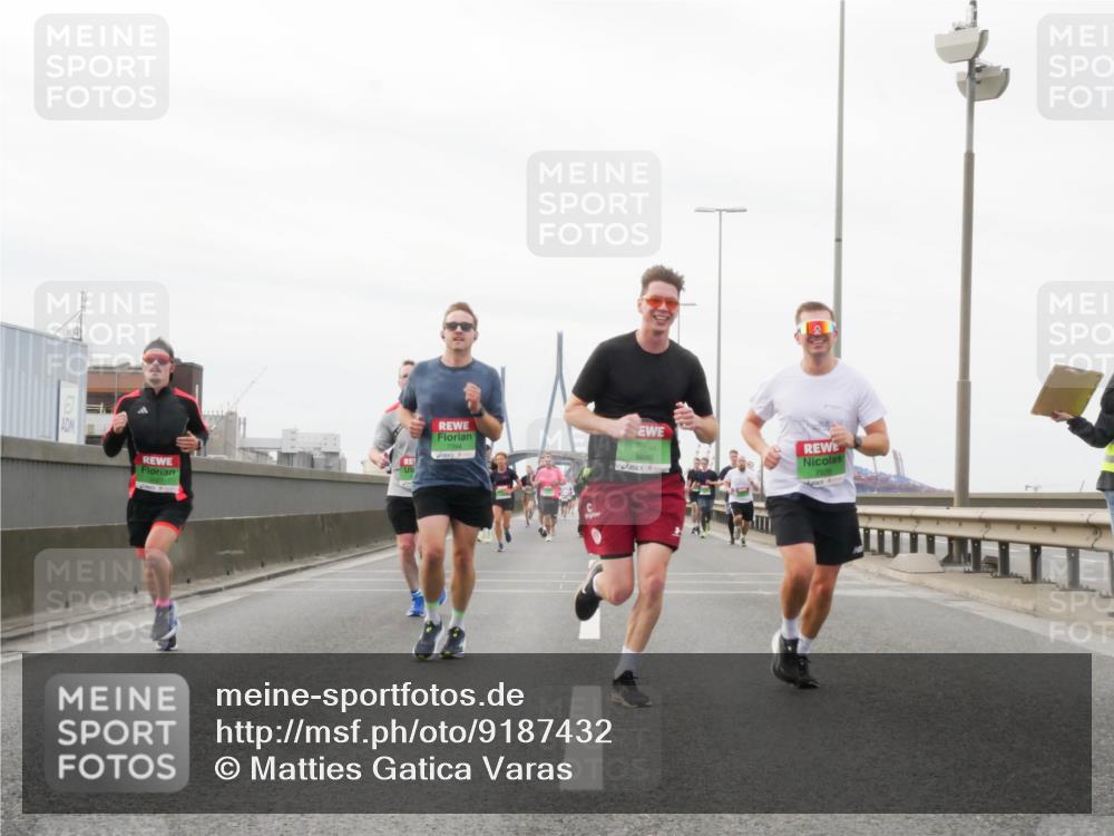 03.10.2025 - Köhlbrandbrückenlauf Matties Gatica Varas http://msf.ph/oto/9187432 03.10.2025 15:50:18 Position 3 9696 meine-sportfotos.de