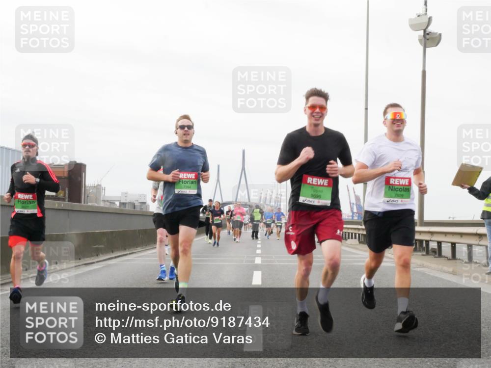 03.10.2025 - Köhlbrandbrückenlauf Matties Gatica Varas http://msf.ph/oto/9187434 03.10.2025 15:50:18 Position 3 7394, 9696, 7526 meine-sportfotos.de