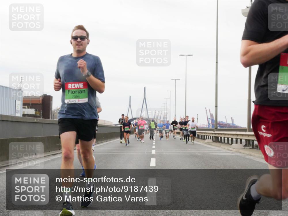 03.10.2025 - Köhlbrandbrückenlauf Matties Gatica Varas http://msf.ph/oto/9187439 03.10.2025 15:50:19 Position 3 7394 meine-sportfotos.de