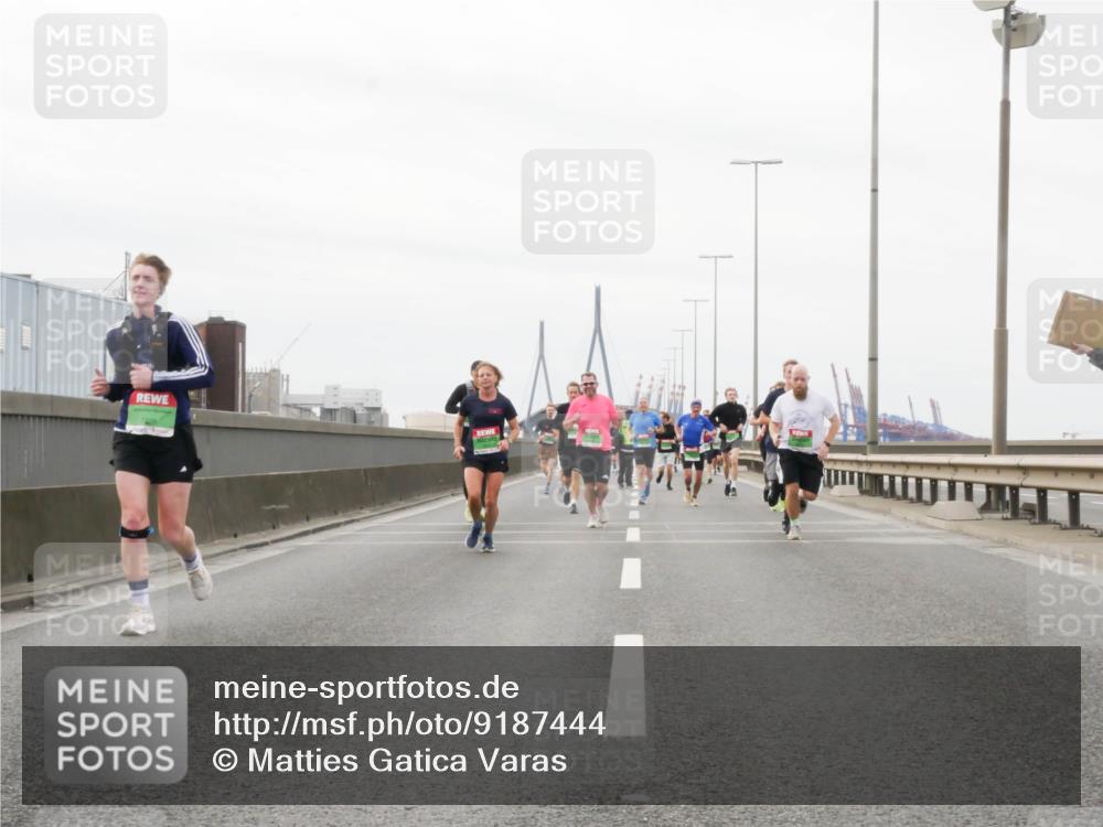 03.10.2025 - Köhlbrandbrückenlauf Matties Gatica Varas http://msf.ph/oto/9187444 03.10.2025 15:50:23 Position 3  meine-sportfotos.de