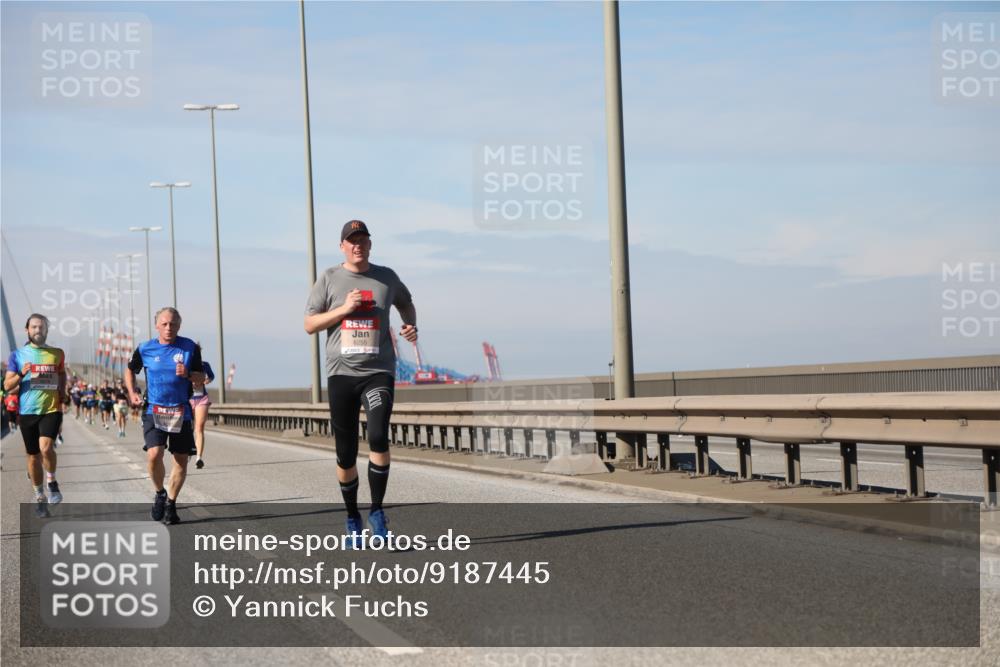 03.10.2025 - Köhlbrandbrückenlauf Yannick Fuchs http://msf.ph/oto/9187445 03.10.2025 11:45:59 Position 3 6255 meine-sportfotos.de