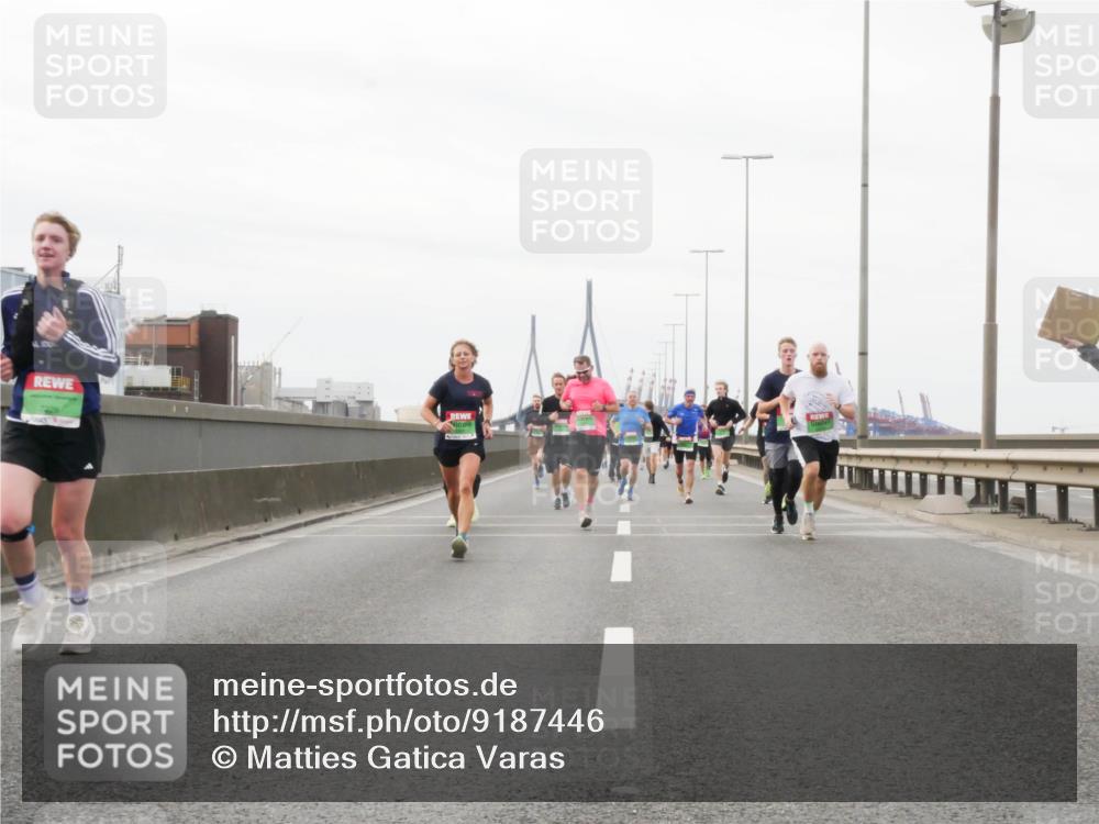 03.10.2025 - Köhlbrandbrückenlauf Matties Gatica Varas http://msf.ph/oto/9187446 03.10.2025 15:50:23 Position 3  meine-sportfotos.de