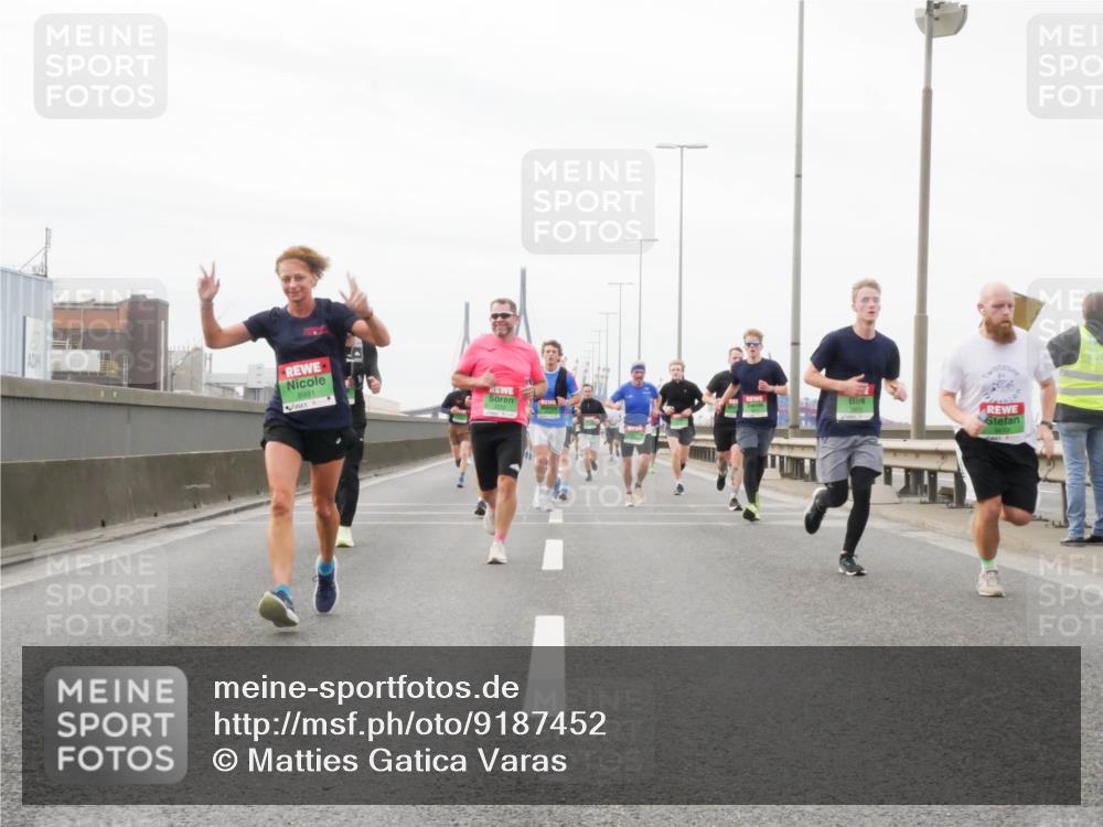 03.10.2025 - Köhlbrandbrückenlauf Matties Gatica Varas http://msf.ph/oto/9187452 03.10.2025 15:50:25 Position 3 8991 meine-sportfotos.de