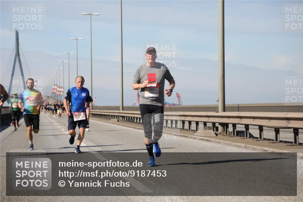 03.10.2025 - Köhlbrandbrückenlauf Yannick Fuchs http://msf.ph/oto/9187453 03.10.2025 11:45:59 Position 3 255 meine-sportfotos.de