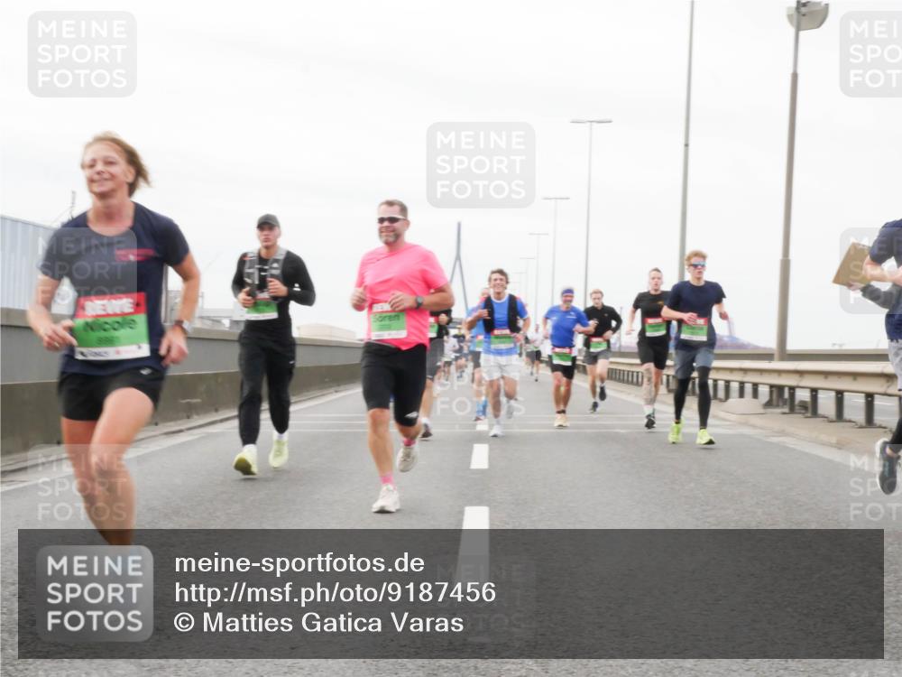 03.10.2025 - Köhlbrandbrückenlauf Matties Gatica Varas http://msf.ph/oto/9187456 03.10.2025 15:50:26 Position 3  meine-sportfotos.de