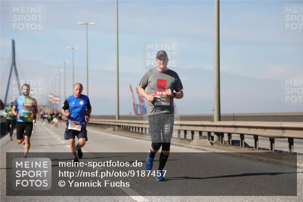 03.10.2025 - Köhlbrandbrückenlauf Yannick Fuchs http://msf.ph/oto/9187457 03.10.2025 11:46:00 Position 3 6255 meine-sportfotos.de