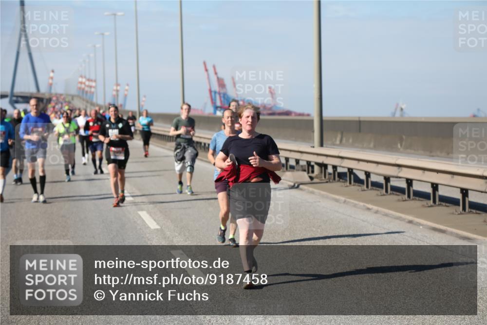 03.10.2025 - Köhlbrandbrückenlauf Yannick Fuchs http://msf.ph/oto/9187458 03.10.2025 12:06:43 Position 3  meine-sportfotos.de