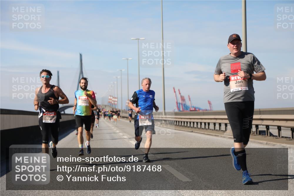 03.10.2025 - Köhlbrandbrückenlauf Yannick Fuchs http://msf.ph/oto/9187468 03.10.2025 11:46:01 Position 3 6255 meine-sportfotos.de