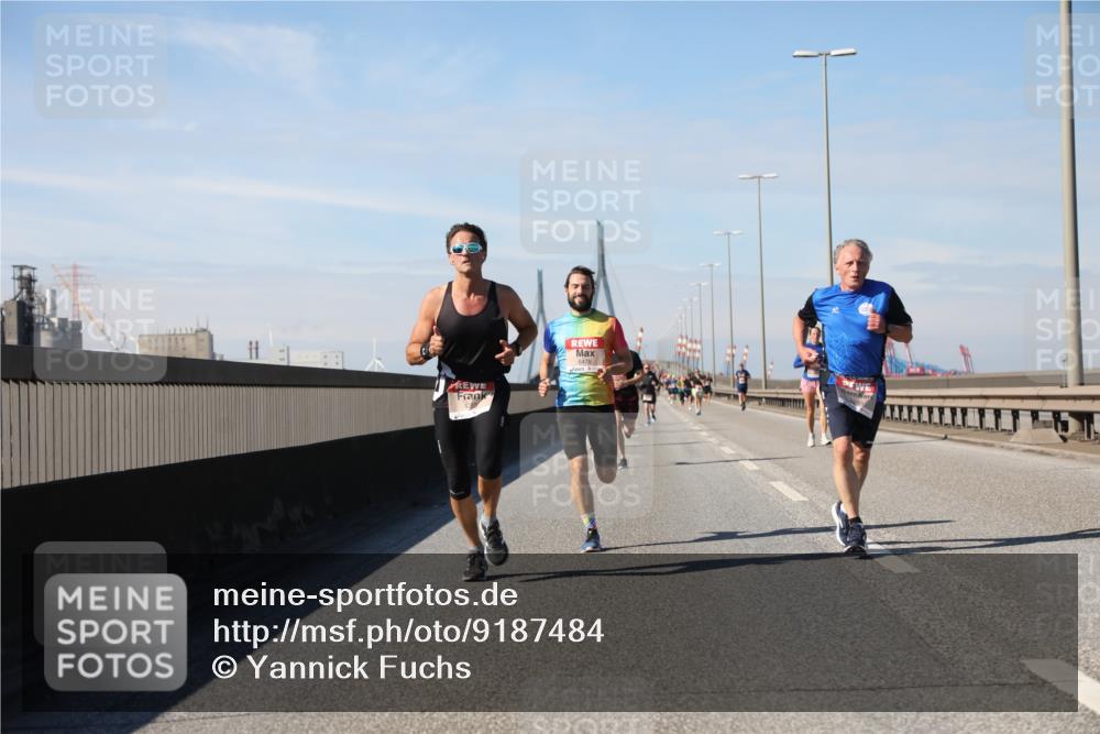 03.10.2025 - Köhlbrandbrückenlauf Yannick Fuchs http://msf.ph/oto/9187484 03.10.2025 11:46:01 Position 3 6478 meine-sportfotos.de