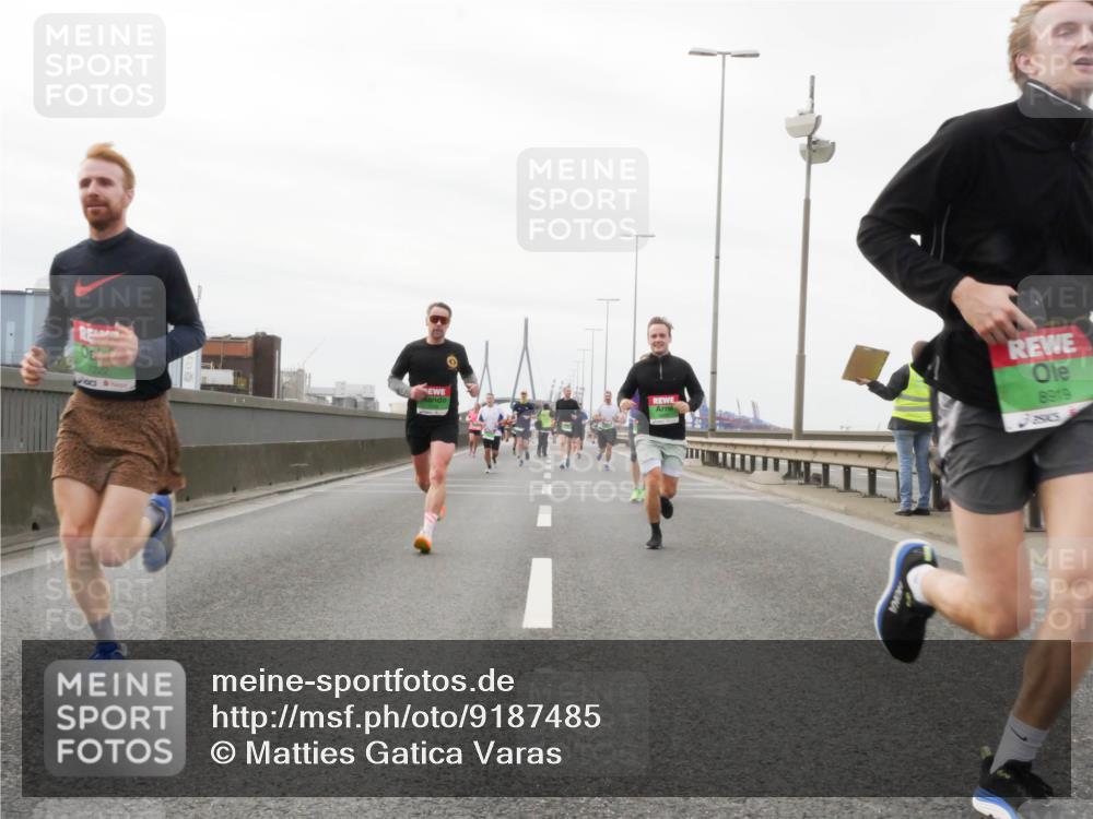 03.10.2025 - Köhlbrandbrückenlauf Matties Gatica Varas http://msf.ph/oto/9187485 03.10.2025 15:50:32 Position 3 8919 meine-sportfotos.de