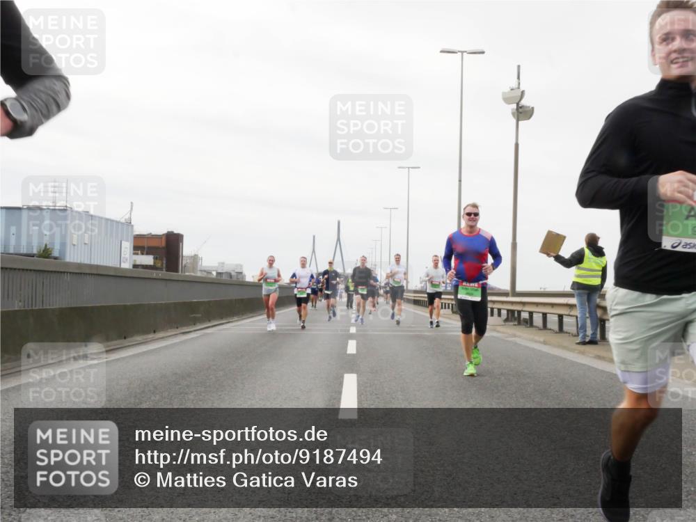03.10.2025 - Köhlbrandbrückenlauf Matties Gatica Varas http://msf.ph/oto/9187494 03.10.2025 15:50:34 Position 3  meine-sportfotos.de
