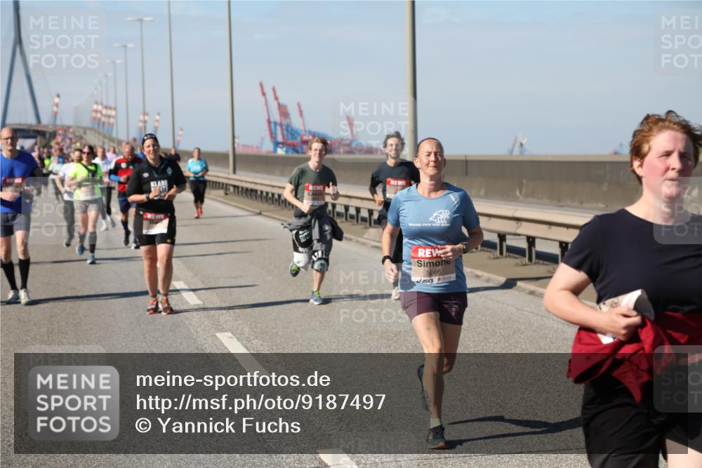 03.10.2025 - Köhlbrandbrückenlauf Yannick Fuchs http://msf.ph/oto/9187497 03.10.2025 12:06:45 Position 3 5066 meine-sportfotos.de