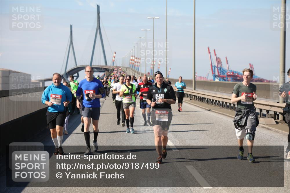 03.10.2025 - Köhlbrandbrückenlauf Yannick Fuchs http://msf.ph/oto/9187499 03.10.2025 12:06:46 Position 3 4443, 6126 meine-sportfotos.de