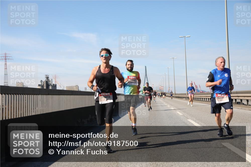 03.10.2025 - Köhlbrandbrückenlauf Yannick Fuchs http://msf.ph/oto/9187500 03.10.2025 11:46:02 Position 3  meine-sportfotos.de