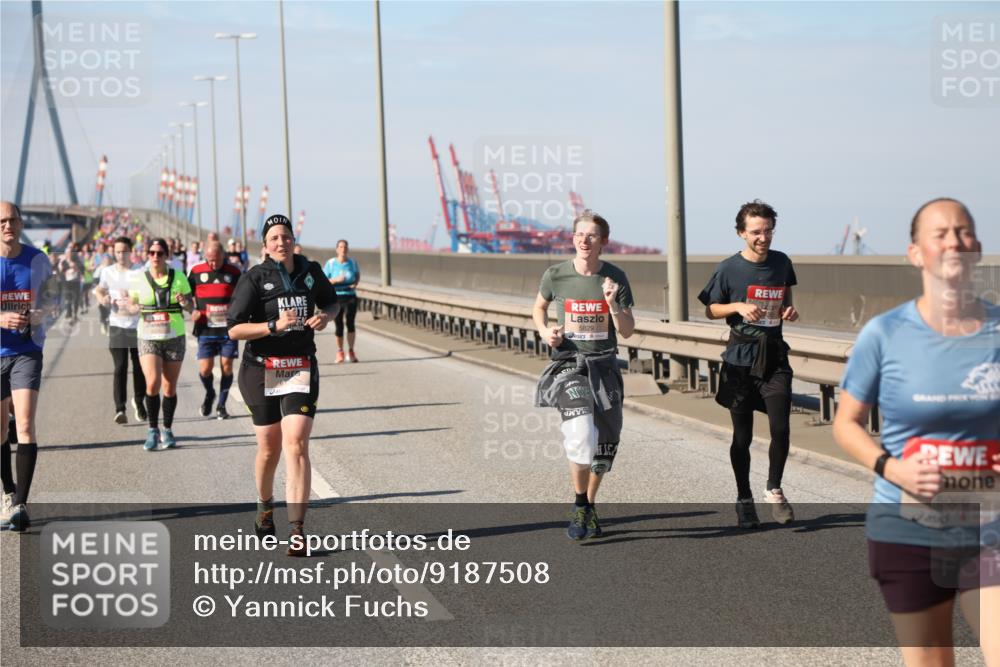 03.10.2025 - Köhlbrandbrückenlauf Yannick Fuchs http://msf.ph/oto/9187508 03.10.2025 12:06:46 Position 3 5829, 5066 meine-sportfotos.de