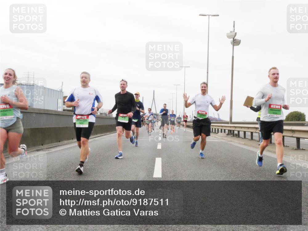 03.10.2025 - Köhlbrandbrückenlauf Matties Gatica Varas http://msf.ph/oto/9187511 03.10.2025 15:50:38 Position 3 7056, 7402 meine-sportfotos.de