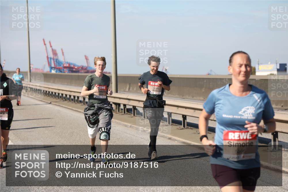 03.10.2025 - Köhlbrandbrückenlauf Yannick Fuchs http://msf.ph/oto/9187516 03.10.2025 12:06:47 Position 3 26, 5829, 6820, 5066, 2516 meine-sportfotos.de