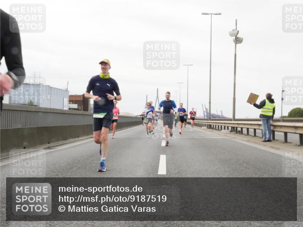 03.10.2025 - Köhlbrandbrückenlauf Matties Gatica Varas http://msf.ph/oto/9187519 03.10.2025 15:50:40 Position 3  meine-sportfotos.de
