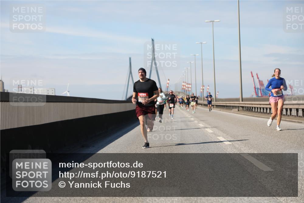 03.10.2025 - Köhlbrandbrückenlauf Yannick Fuchs http://msf.ph/oto/9187521 03.10.2025 11:46:04 Position 3  meine-sportfotos.de