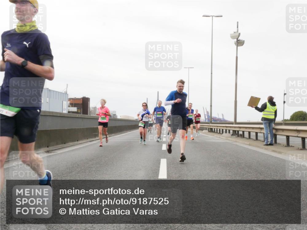 03.10.2025 - Köhlbrandbrückenlauf Matties Gatica Varas http://msf.ph/oto/9187525 03.10.2025 15:50:41 Position 3  meine-sportfotos.de