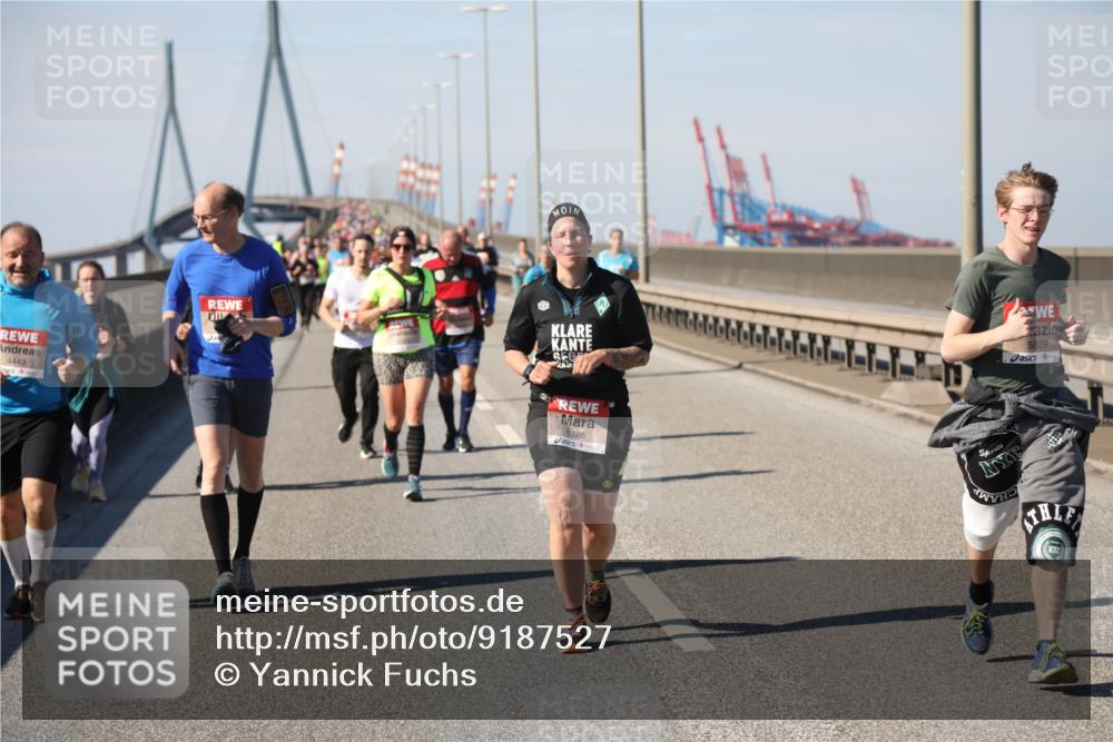 03.10.2025 - Köhlbrandbrückenlauf Yannick Fuchs http://msf.ph/oto/9187527 03.10.2025 12:06:48 Position 3 4443, 6126, 5829 meine-sportfotos.de