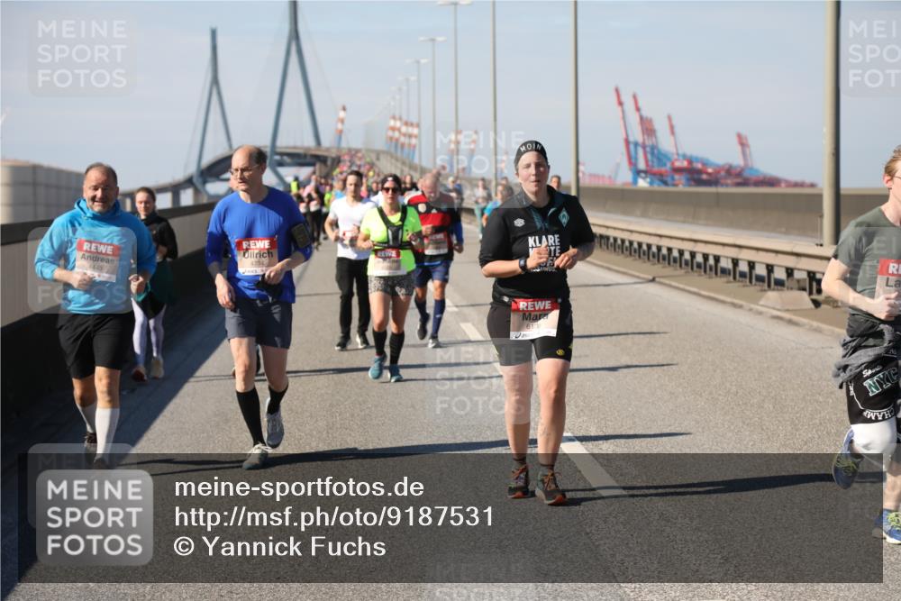 03.10.2025 - Köhlbrandbrückenlauf Yannick Fuchs http://msf.ph/oto/9187531 03.10.2025 12:06:48 Position 3 4443, 4734, 6136 meine-sportfotos.de