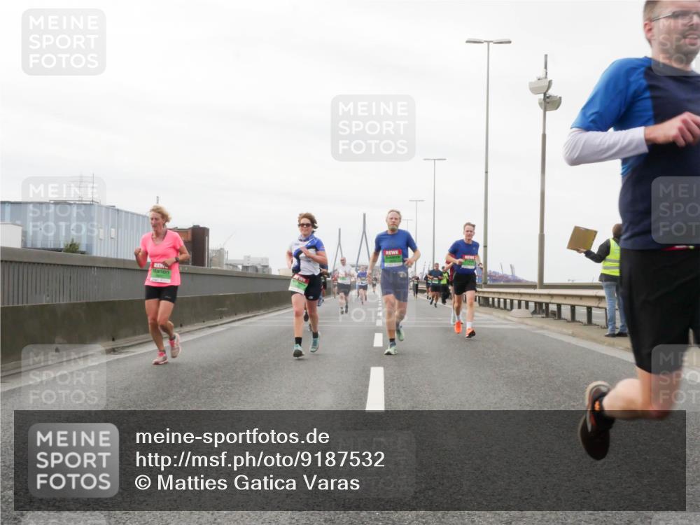 03.10.2025 - Köhlbrandbrückenlauf Matties Gatica Varas http://msf.ph/oto/9187532 03.10.2025 15:50:43 Position 3  meine-sportfotos.de