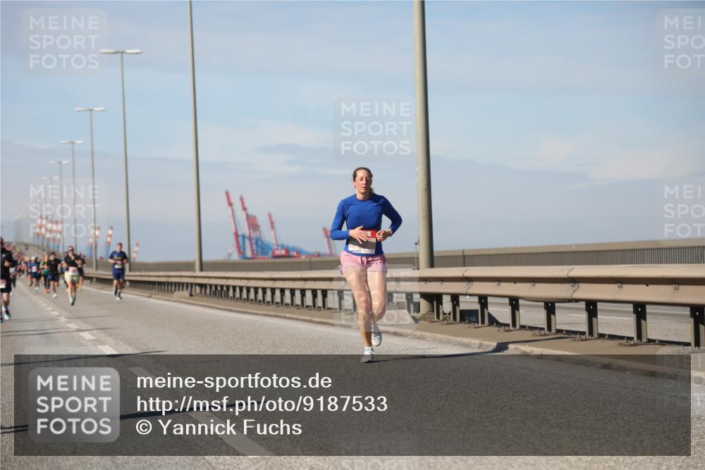 03.10.2025 - Köhlbrandbrückenlauf Yannick Fuchs http://msf.ph/oto/9187533 03.10.2025 11:46:05 Position 3  meine-sportfotos.de