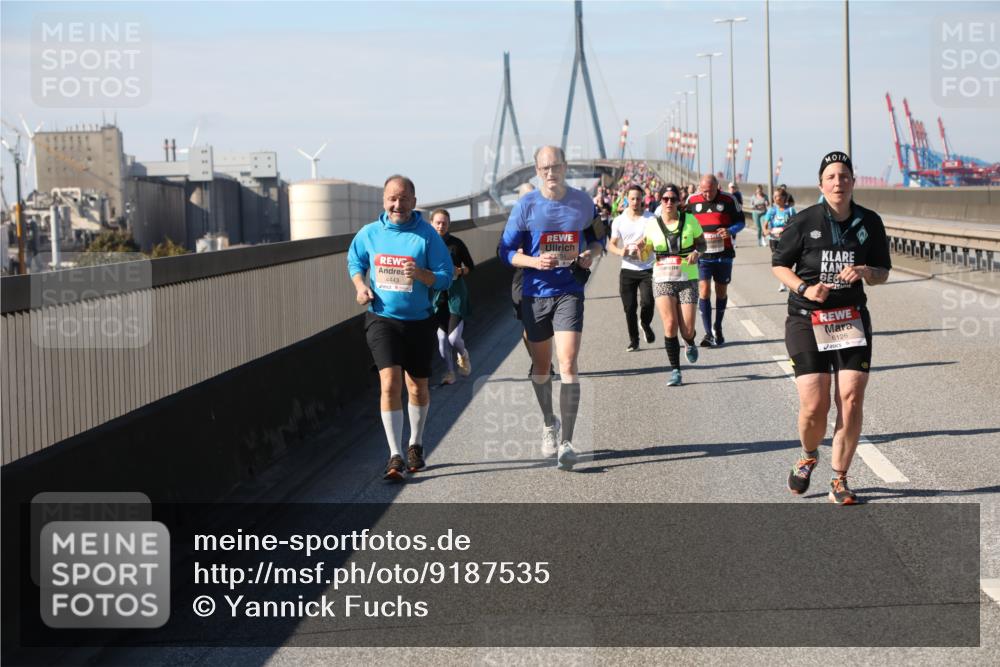 03.10.2025 - Köhlbrandbrückenlauf Yannick Fuchs http://msf.ph/oto/9187535 03.10.2025 12:06:48 Position 3 4443, 6126 meine-sportfotos.de