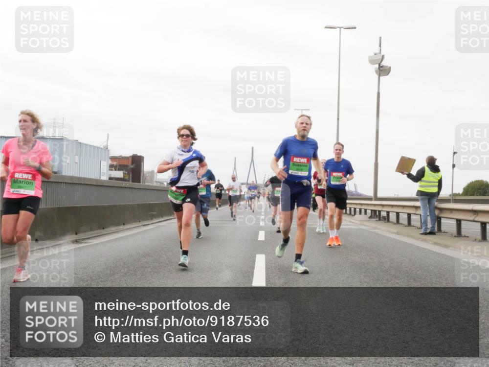 03.10.2025 - Köhlbrandbrückenlauf Matties Gatica Varas http://msf.ph/oto/9187536 03.10.2025 15:50:44 Position 3 8847, 8616 meine-sportfotos.de