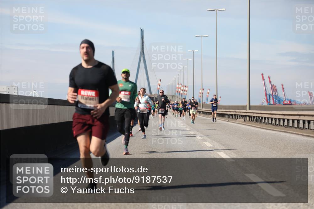 03.10.2025 - Köhlbrandbrückenlauf Yannick Fuchs http://msf.ph/oto/9187537 03.10.2025 11:46:05 Position 3  meine-sportfotos.de
