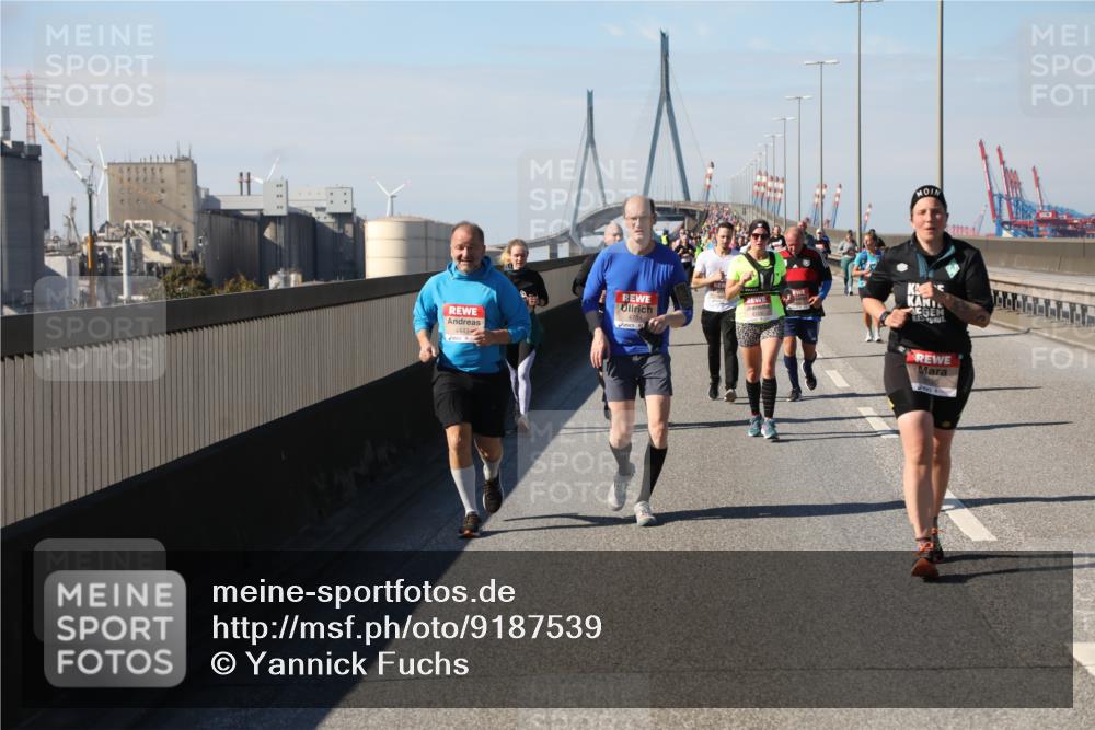 03.10.2025 - Köhlbrandbrückenlauf Yannick Fuchs http://msf.ph/oto/9187539 03.10.2025 12:06:48 Position 3 4443 meine-sportfotos.de
