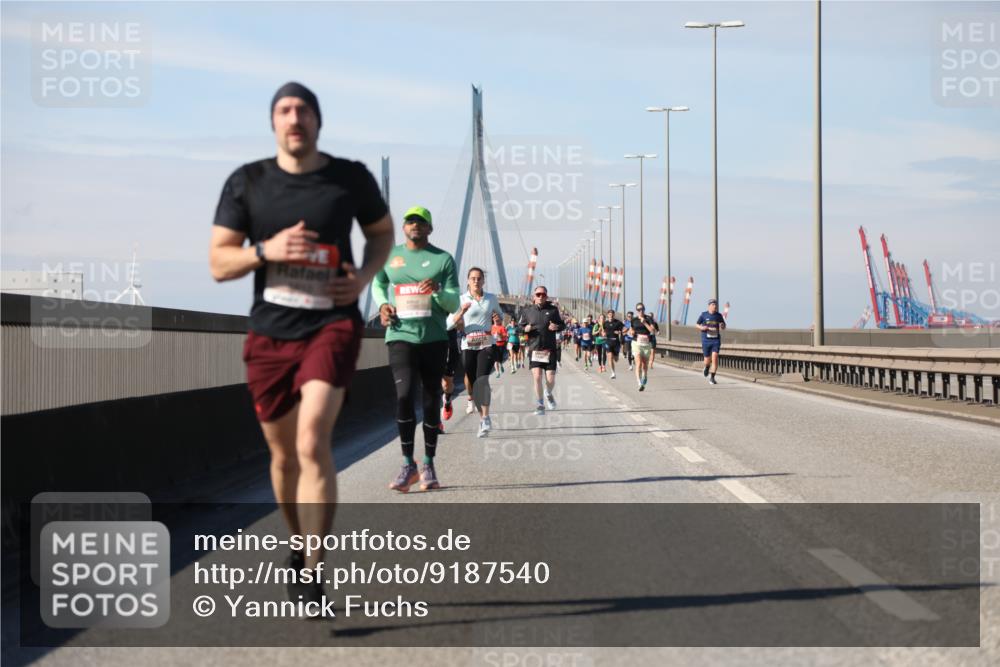 03.10.2025 - Köhlbrandbrückenlauf Yannick Fuchs http://msf.ph/oto/9187540 03.10.2025 11:46:05 Position 3  meine-sportfotos.de