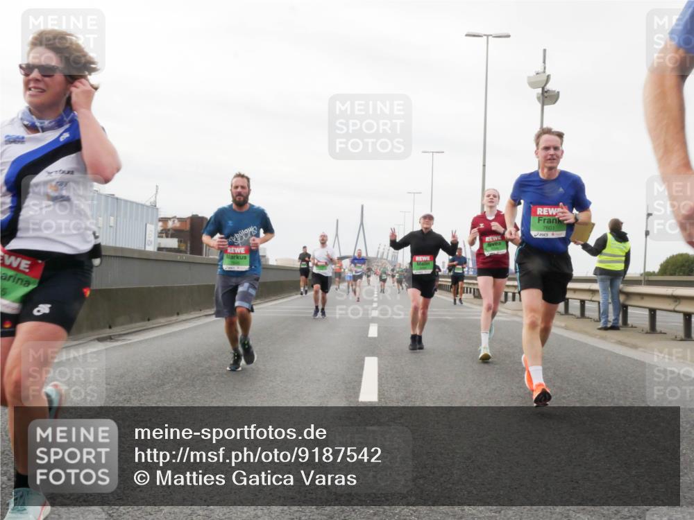 03.10.2025 - Köhlbrandbrückenlauf Matties Gatica Varas http://msf.ph/oto/9187542 03.10.2025 15:50:45 Position 3 7601 meine-sportfotos.de