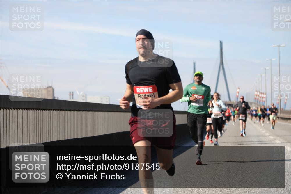 03.10.2025 - Köhlbrandbrückenlauf Yannick Fuchs http://msf.ph/oto/9187545 03.10.2025 11:46:06 Position 3  meine-sportfotos.de