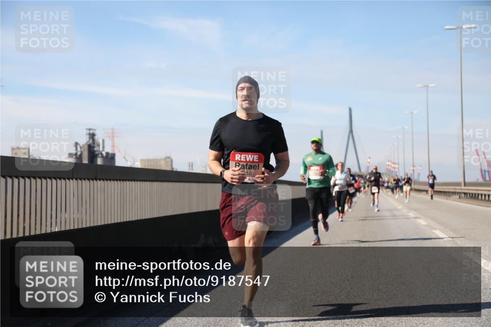 03.10.2025 - Köhlbrandbrückenlauf Yannick Fuchs http://msf.ph/oto/9187547 03.10.2025 11:46:06 Position 3 210 meine-sportfotos.de