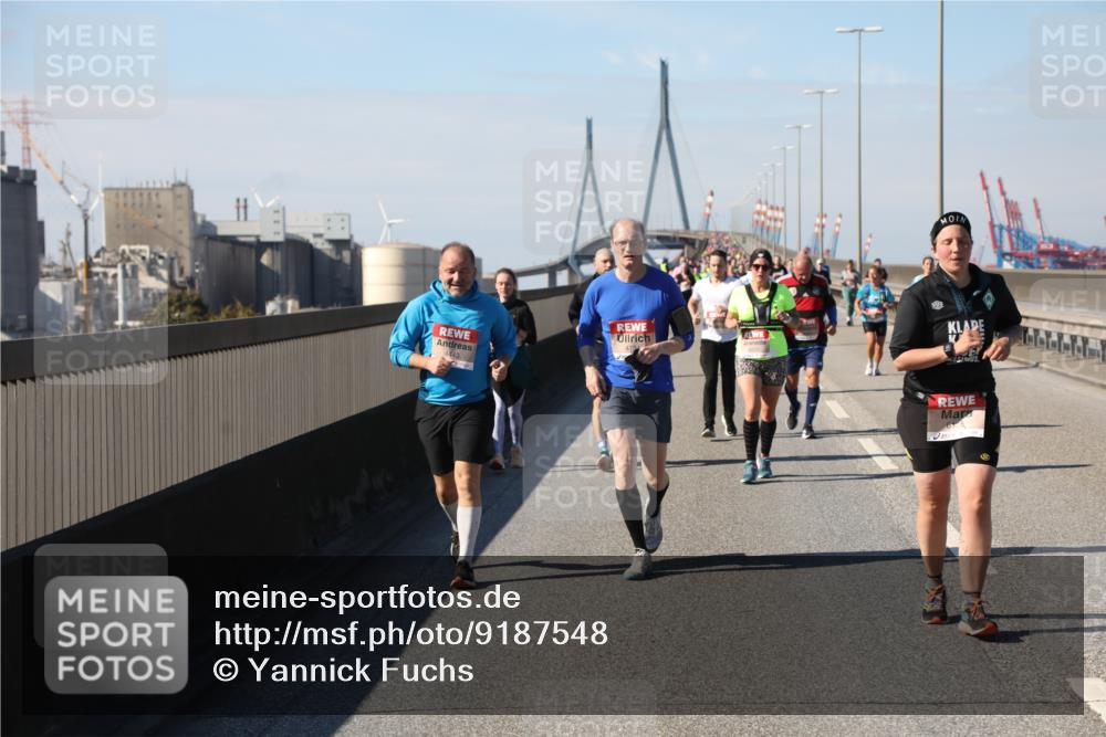 03.10.2025 - Köhlbrandbrückenlauf Yannick Fuchs http://msf.ph/oto/9187548 03.10.2025 12:06:48 Position 3 4443 meine-sportfotos.de