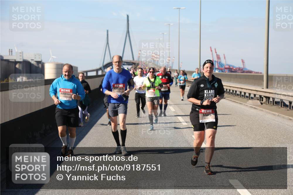 03.10.2025 - Köhlbrandbrückenlauf Yannick Fuchs http://msf.ph/oto/9187551 03.10.2025 12:06:49 Position 3 4784, 4443, 6126 meine-sportfotos.de