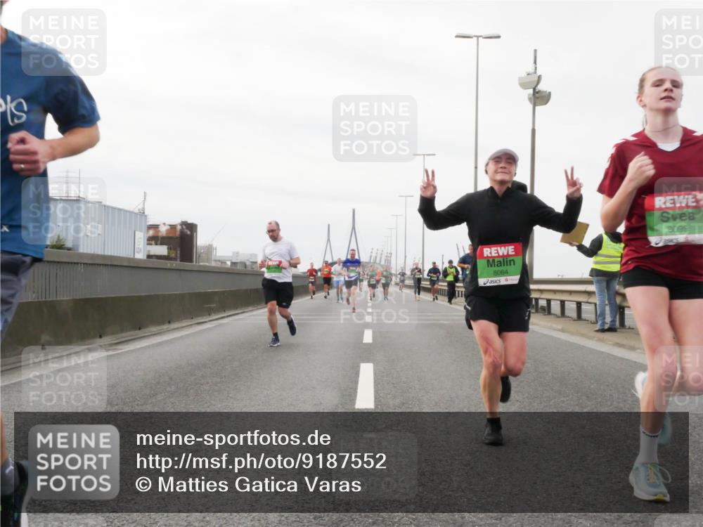 03.10.2025 - Köhlbrandbrückenlauf Matties Gatica Varas http://msf.ph/oto/9187552 03.10.2025 15:50:47 Position 3 8064, 8099 meine-sportfotos.de