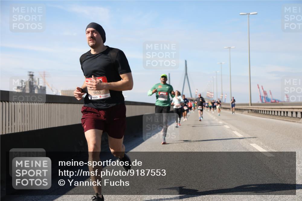 03.10.2025 - Köhlbrandbrückenlauf Yannick Fuchs http://msf.ph/oto/9187553 03.10.2025 11:46:07 Position 3 5810 meine-sportfotos.de