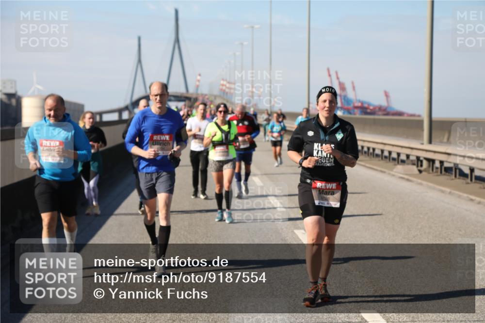 03.10.2025 - Köhlbrandbrückenlauf Yannick Fuchs http://msf.ph/oto/9187554 03.10.2025 12:06:49 Position 3 126 meine-sportfotos.de